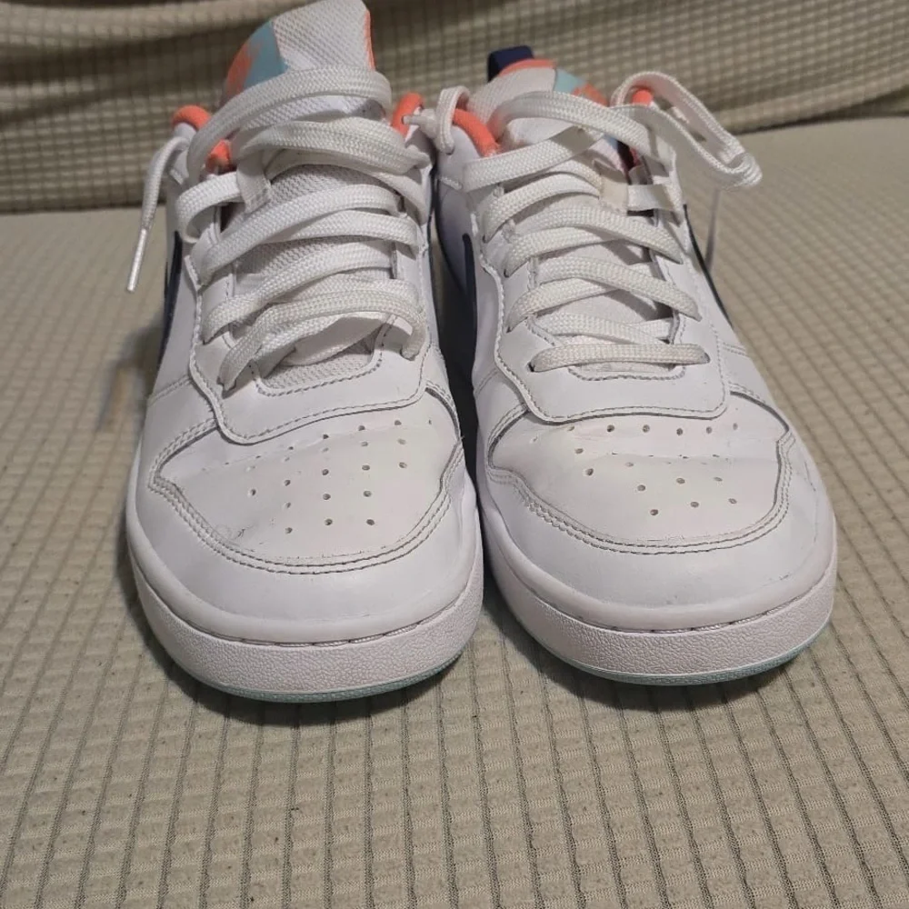 Nike White and Pink Sneakers Classic Design